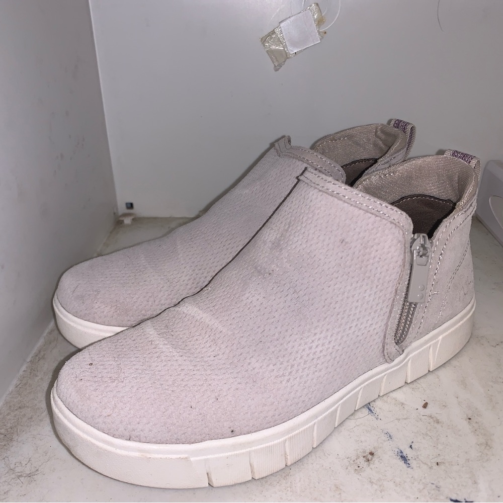 Women’s White High-Top Sneakers